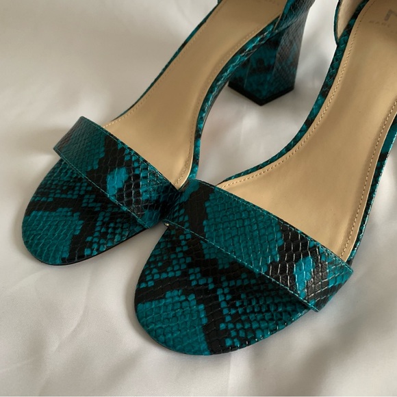 teal snakeskin heels - Picture 2 of 6